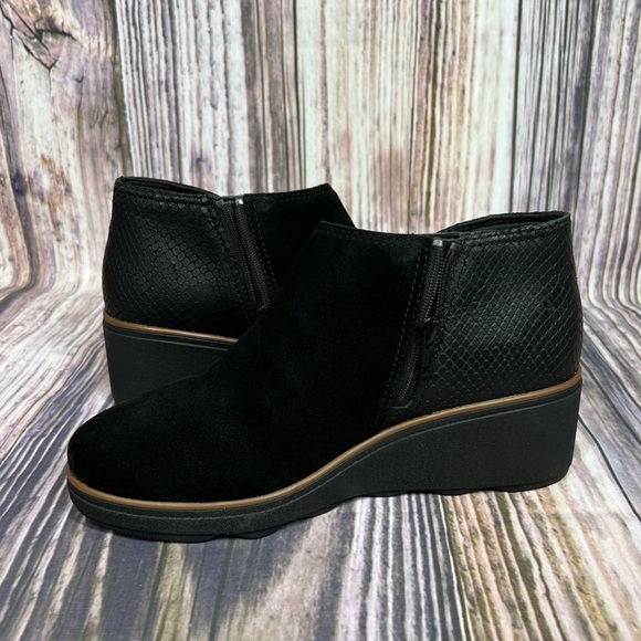Clarks Mazy Harwich Black Suede Leather Wedge Ankle Booties New Size 7W - Picture 7 of 14
